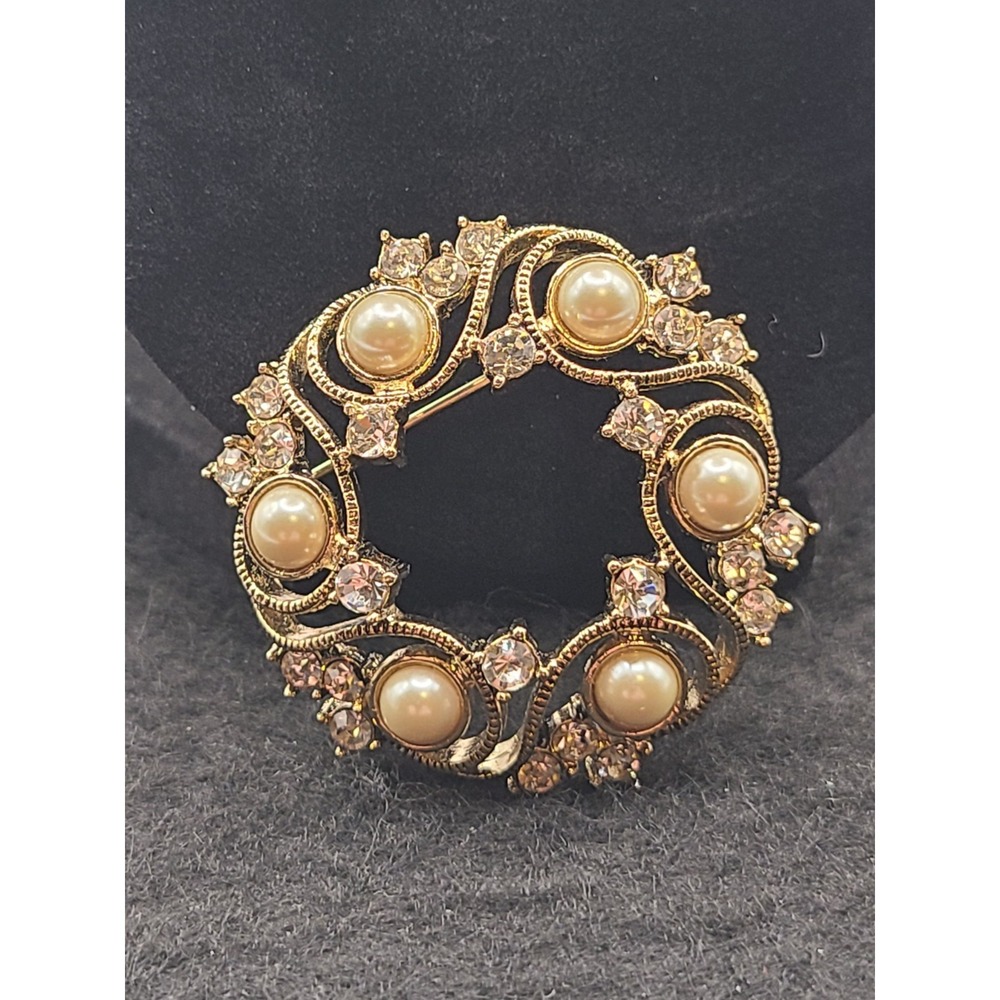 Monet Brooch Pin Gold Tone Faux Pearl Rhinestone Circle Wreath Costume 2 Inch